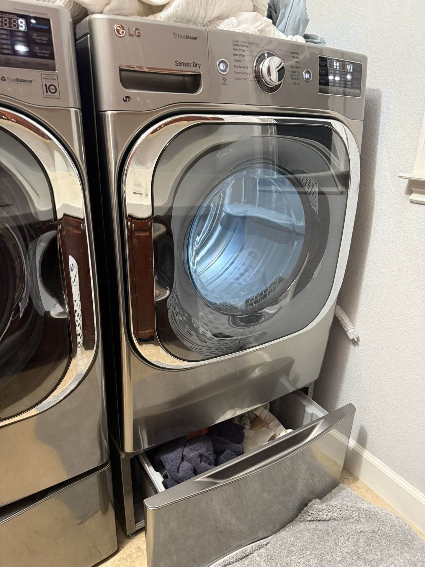LG oversized large capacity Washer & Dryer