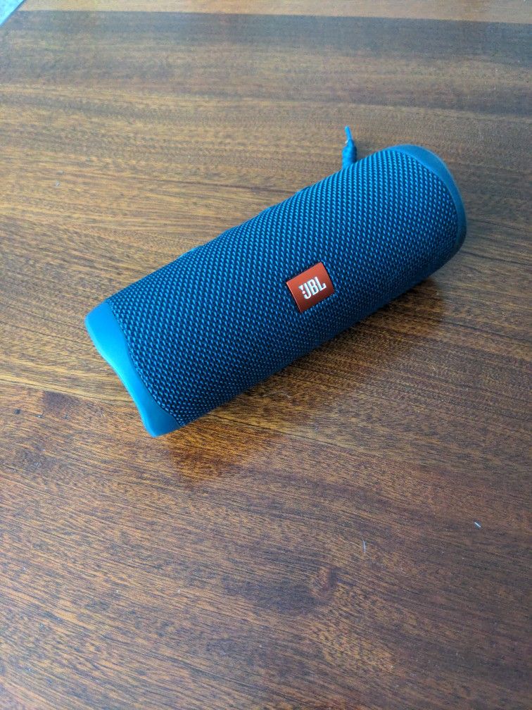 JBL Flip 5 Bluetooth Speaker