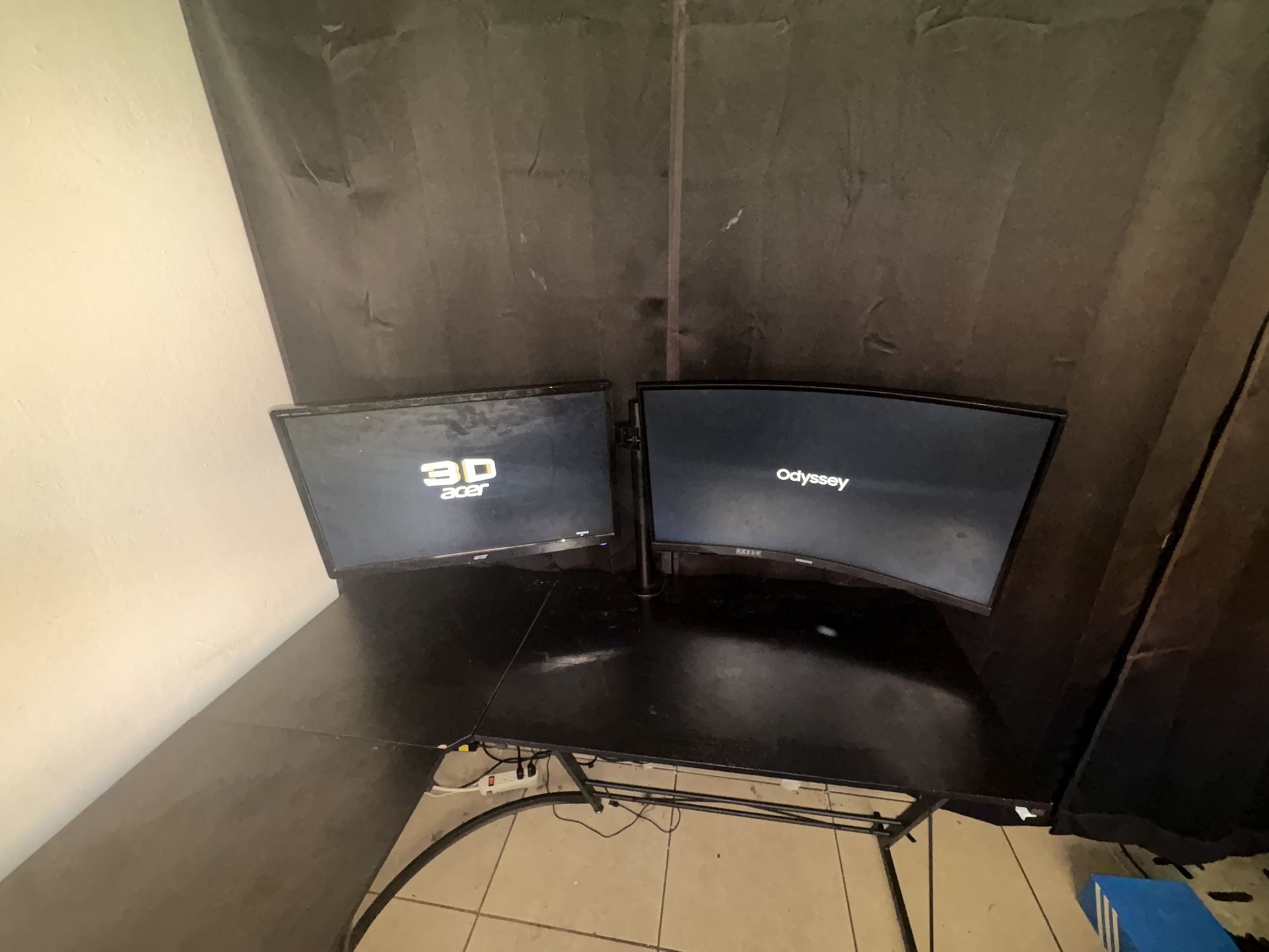 L- Shaped Desk W/ Dual monitors & mount