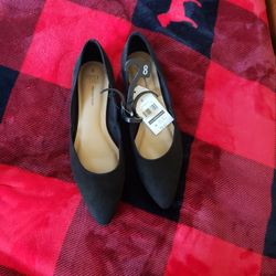 Woman's Flats Size 8