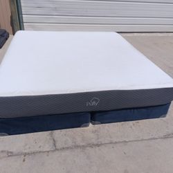 King Puffy Memory Foam Mattress And Box Spring 