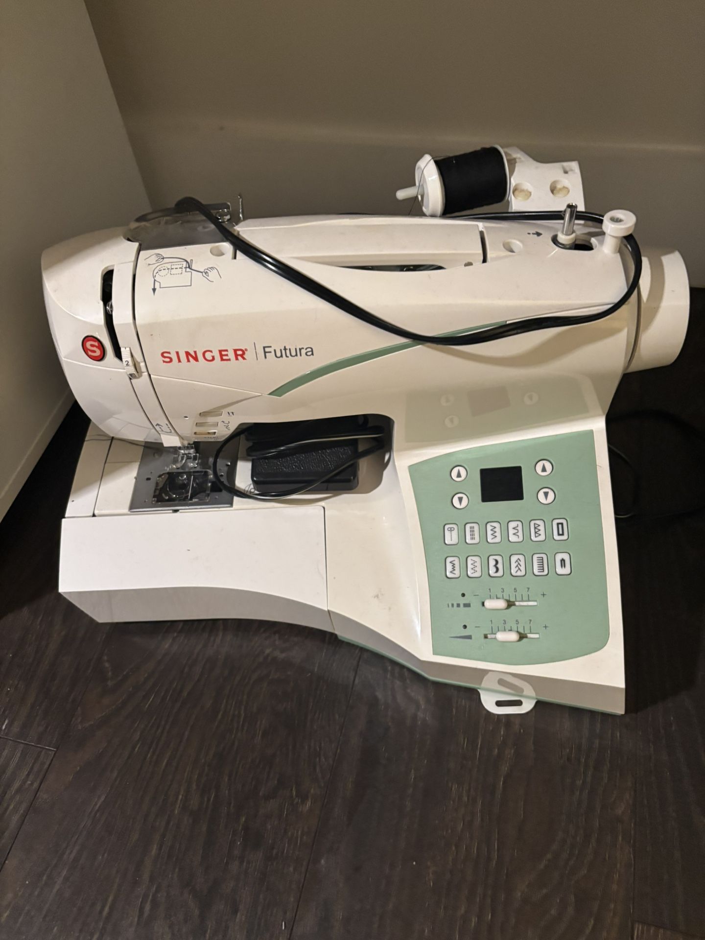 SINGER FUTURA CE-250 SEWING AND EMBROIDERY MACHINE