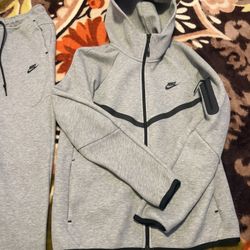 Nike Tech Grey Set 