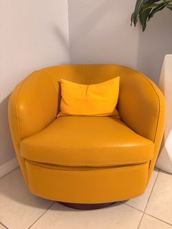 Lark Manor Terza Modern & Contemporary Leather Swivel Chair (Yellow)