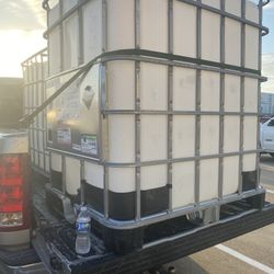 EMPTY TANKS   275 Gallon-350 Gallon    Had Bleach   Excellent Condition 