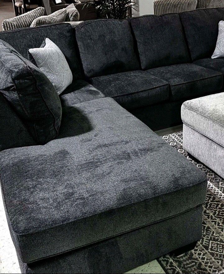 Altari 2 Piece Sectional/ Luxury// Brand New Couch