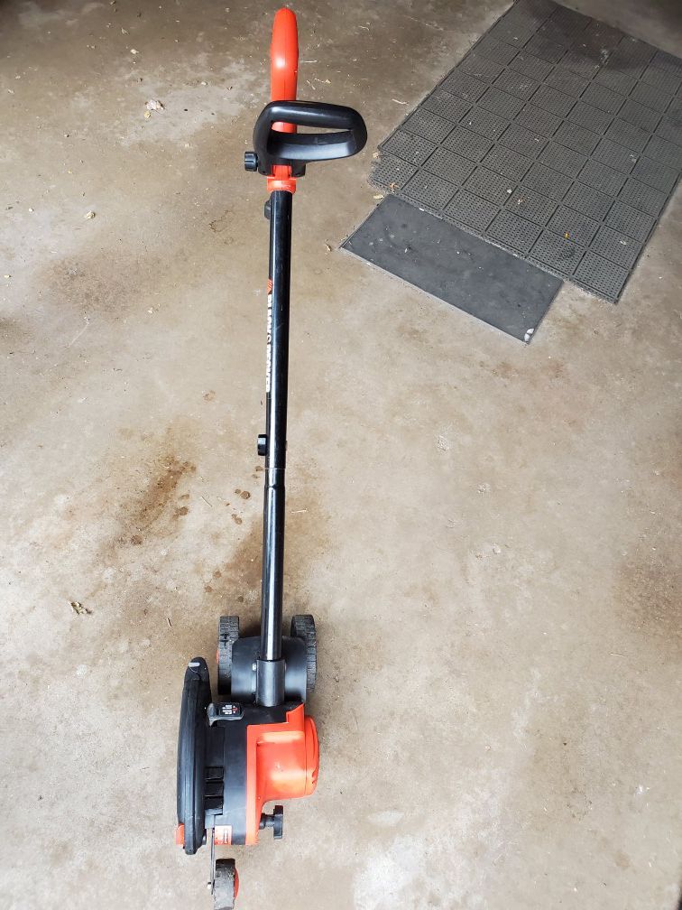 Black And Decker LE750 Electric Edger for Sale in Mineola, NY - OfferUp