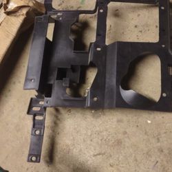 RIGHT FRONT CHEVY, GMC HEADLIGHT MOUNTING BRACKET