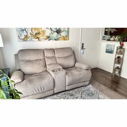 Power Dual Recliner, Power Headrests With Center Consul, And Usb On Both Ends