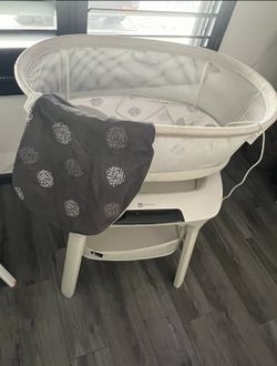 4 Moms Mommaroo Bassinet