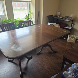 Dining table With 6 Chairs And 2 Leaves