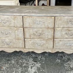 Beautiful Set of Distressed French Provincial Dresser and 2 Nightstands!! L69xD18xH32”