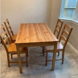 Ikea 4 Seater Dining Table With Free Cushions