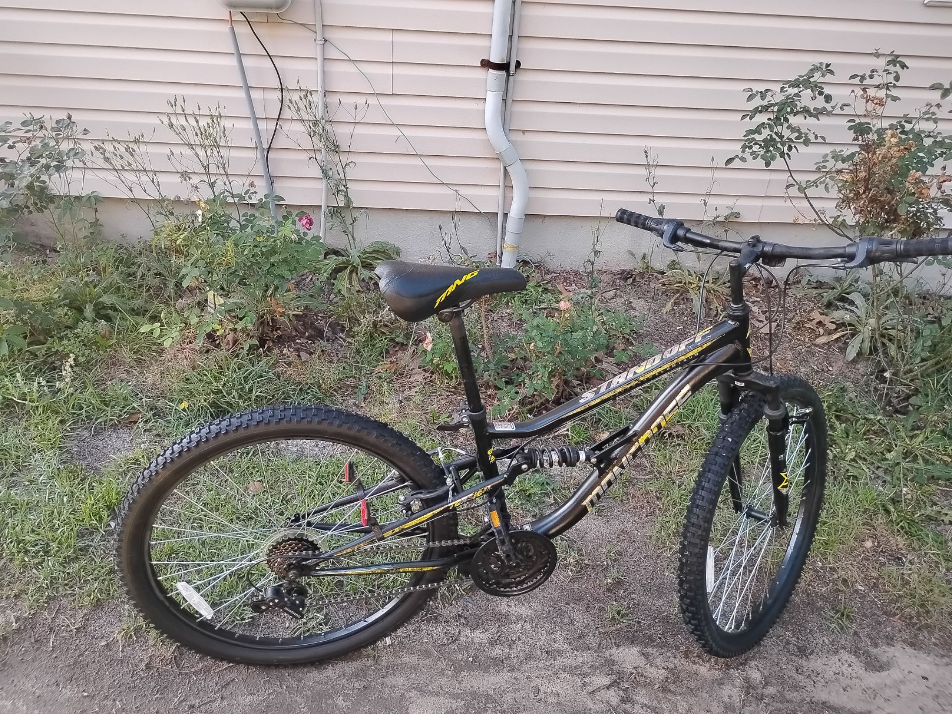 26" Mongoose Standoff Bike