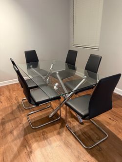 Set of 6 black dinning chairs from City furniture (chairs only)