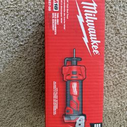 Milwaukee M18 Drywall Cut Out 