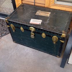 Trunk Chest Antique Vintage 