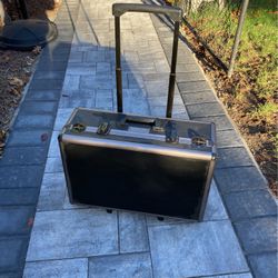 Vanguard Hard Case Travel Bag With Wheels And Handle