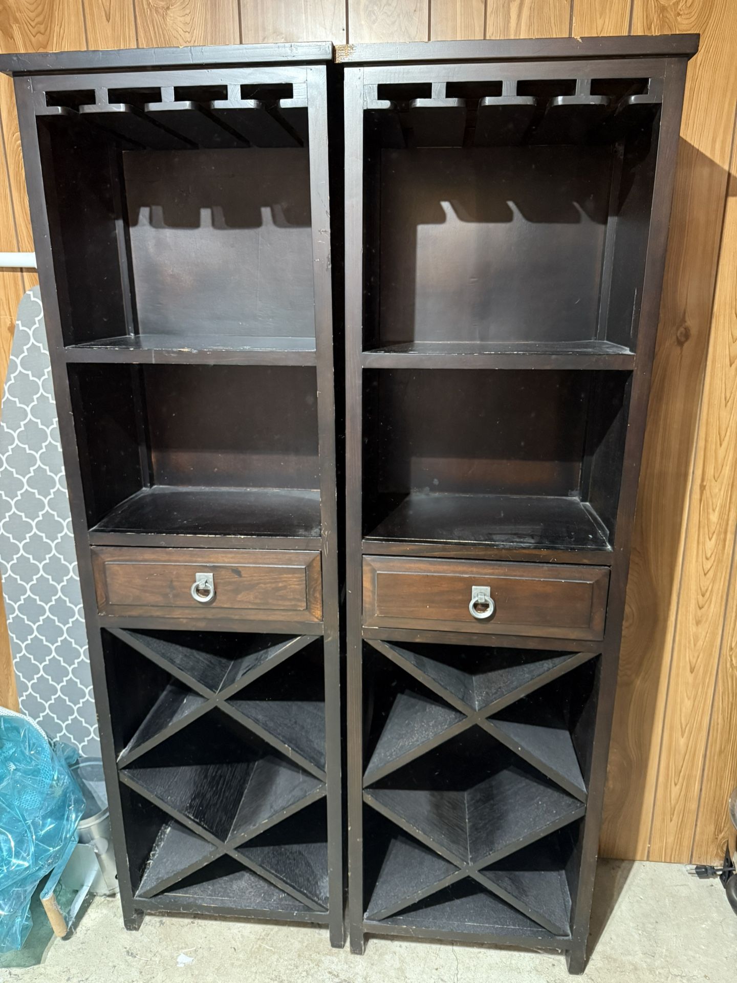 Bar/wine Shelves