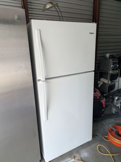 Refrigerator Whirlpool . LIKE NEW. DELIVERY AVAILABLE.