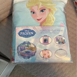 4 Piece Toddler Bed Set: Frozen