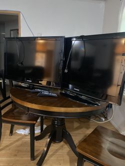 2 Samsung 32’ Black LN32D403E4D