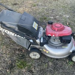 Honda- Lawnmower (Self-Propelled)
