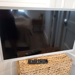 LG 32" Smart TV