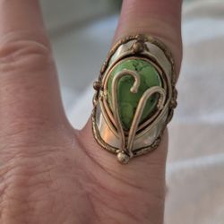 Vtg.Stunning ALPACA SILVER & BRASS GREEN TURQUOISE RING- SZ8