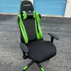 Black Green Gamer Gaming Computer Desk Rolling Chair! Good Condition! Has a seat cover. Adjustable height 17-22in 