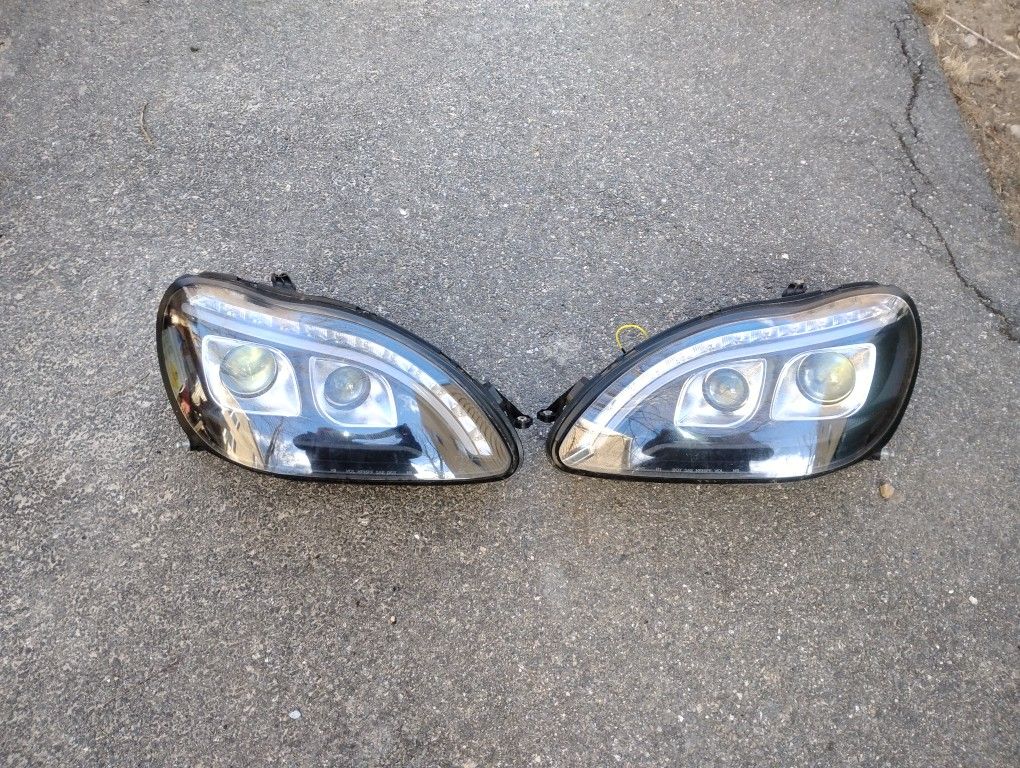 Blacked Out Headlights For 2000 To 2006 W 220 S Class Mercedes-Benz