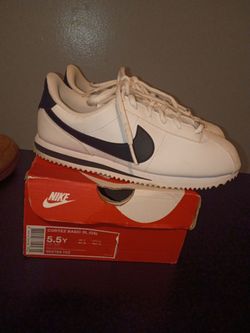 Nike Cortez basic SL 5.5 y. White/Black