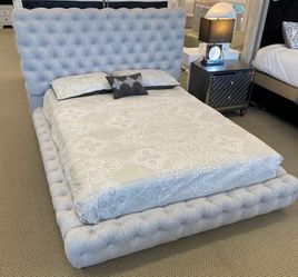 Elegante cama queen + colchón 💥