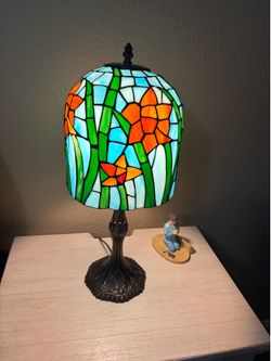 Vintage Tiffany-Style Stained Glass Table Lamp - Blue & Orange Daffodil Floral Design - Bronze-Finis