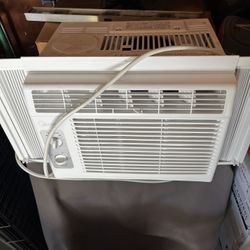 Midea 5,000 BTU Window air Conditioner 