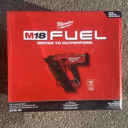 Milwaukee M18 FUEL 30 Degree Framing Nailer