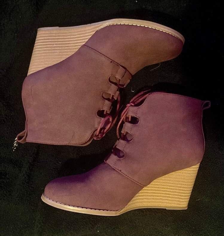 Brand New Nautica Wedge Lace-up Boots