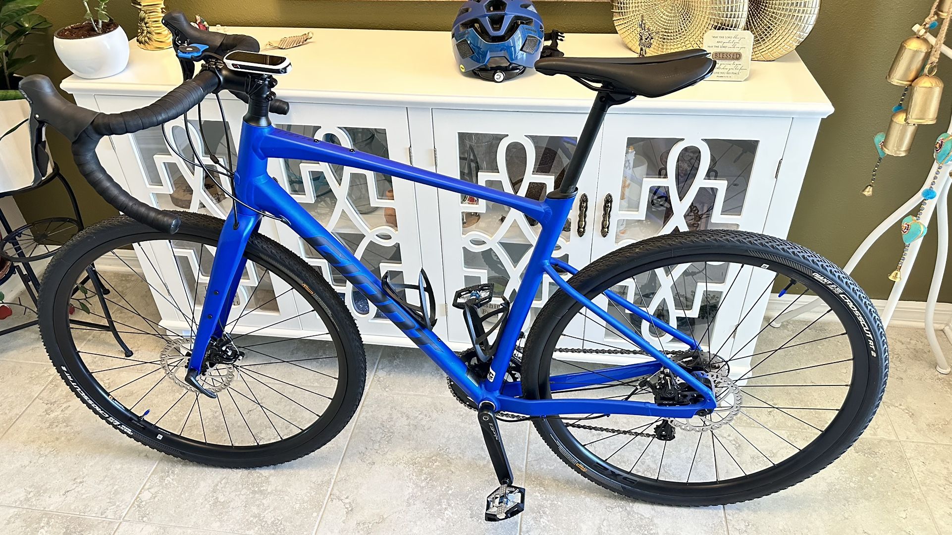 Giant Revolt  Hybrid 2024