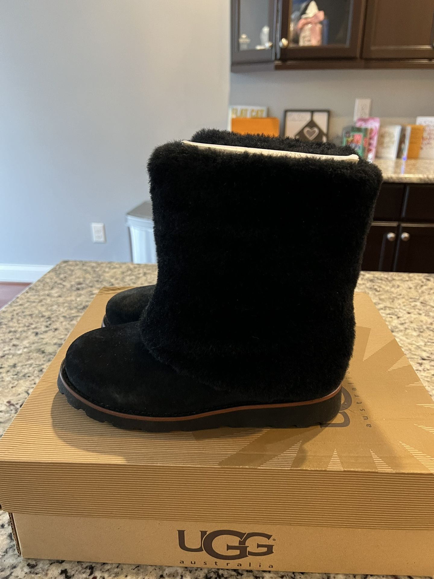 Size 5W Ugg Australia Ugg 3220 Maylin Suede Boot Black Shearling Cuff