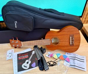 Professional Ukulele Soprano Mahogany with Bag & Accessories