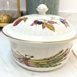 🌸 Royal Worcester Covered Vegetable Dish – Fine Oven China 🌸