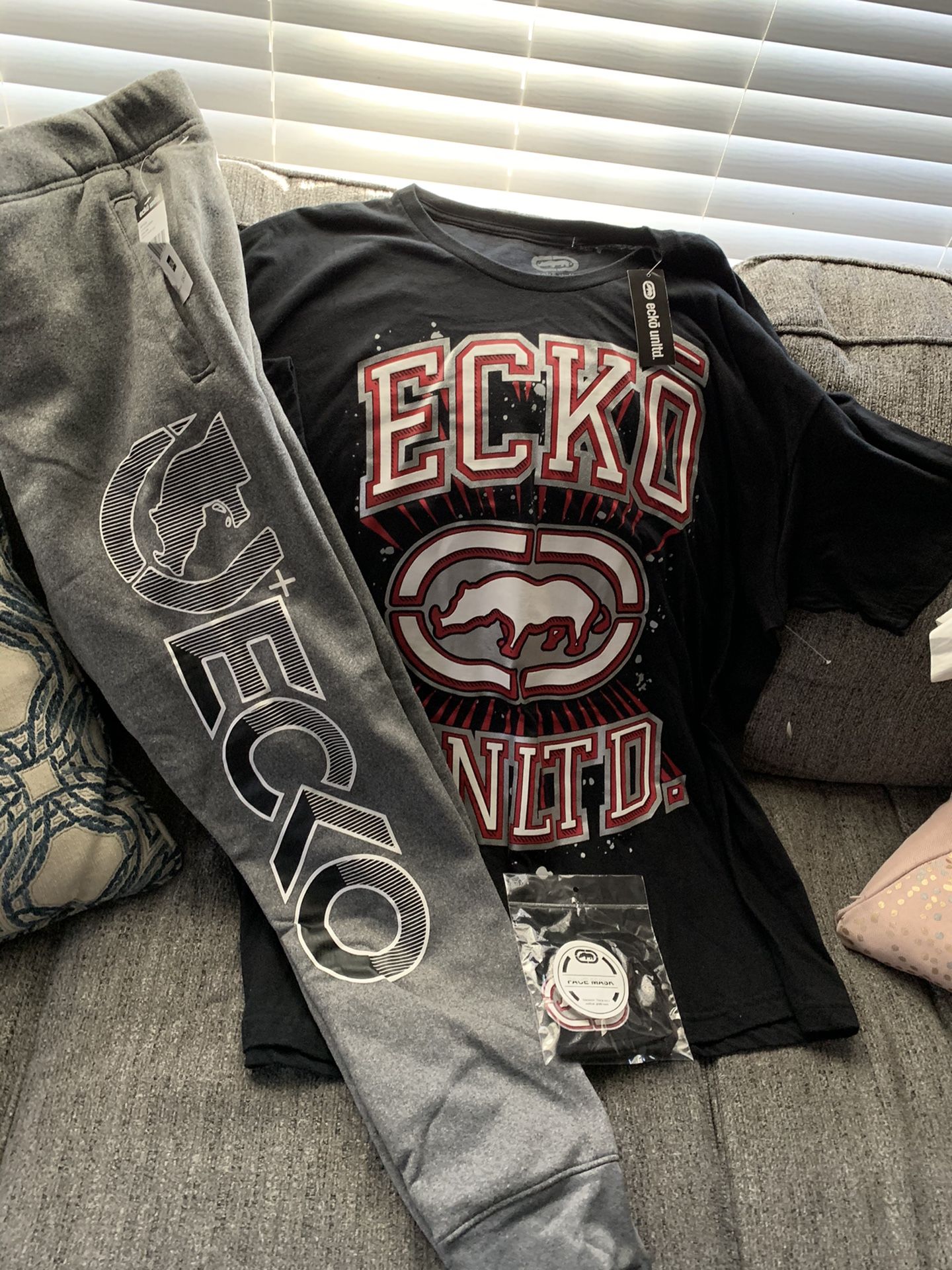 New ECKO MENS 3 piece set has matching mask.
