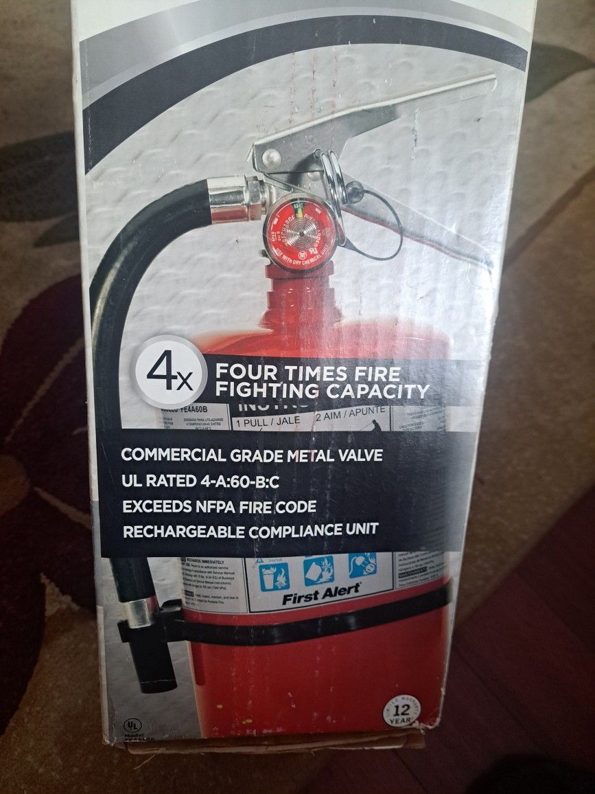 HOME OR BUSINES FIRST ALERT PRO 10 SERIES FIRE EXTINGUISHER DURABLE METAL CONSTRUCTION