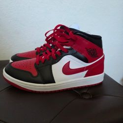 Air Jordan 1 Mid Alternate Bred Toe