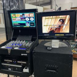 Cabina DJ con computadora ,screen y programas de Dj & karaoke