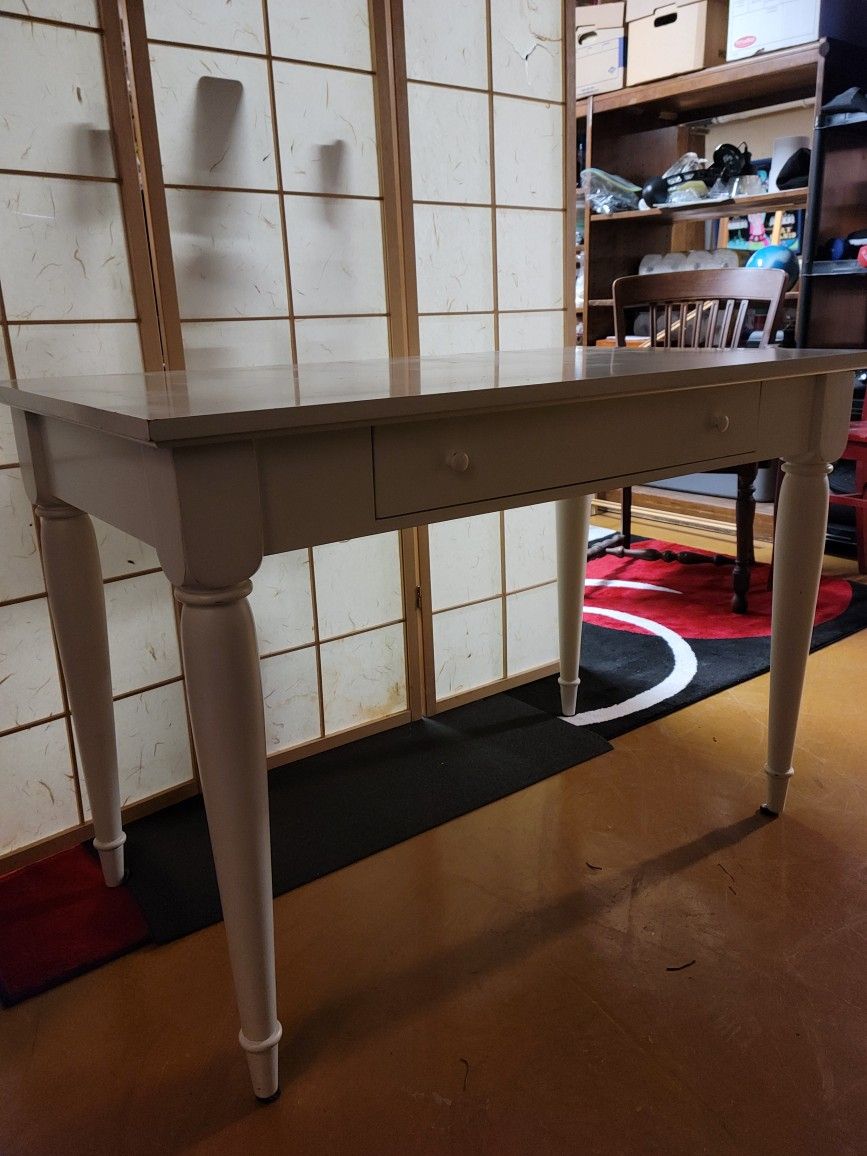 White Table/Desk