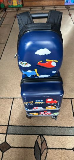 Kids traveling luggage set