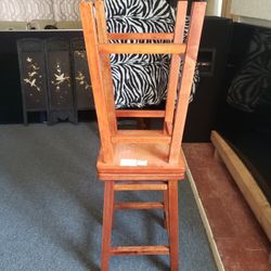 2 WOODY BARSTOOLS SEAT