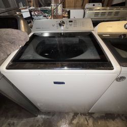 Maytag washer on good working condition 