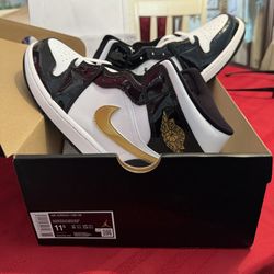 Air Jordan 1 Mid SE Black Metallic Gold